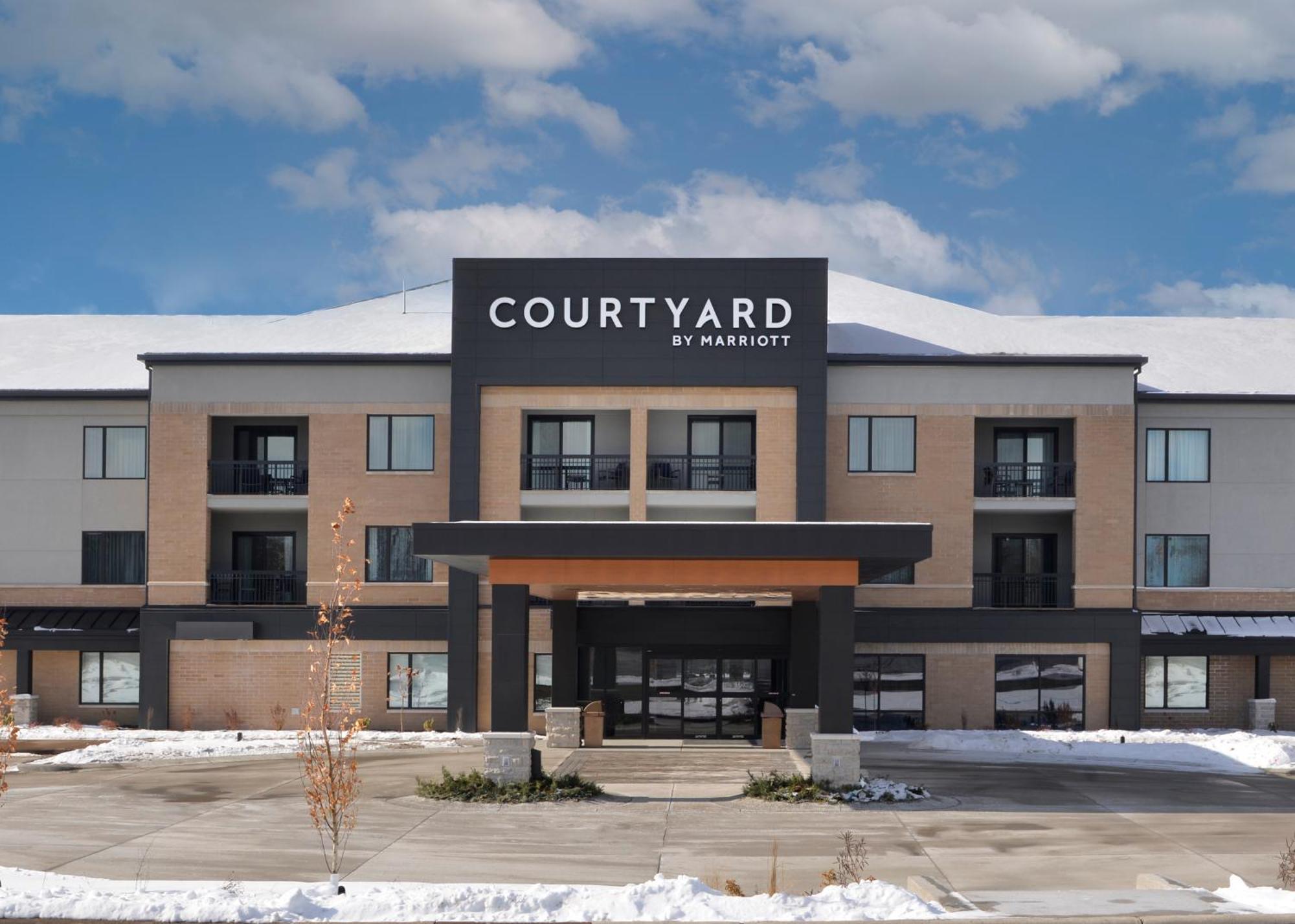 Courtyard Уосо Екстериор снимка